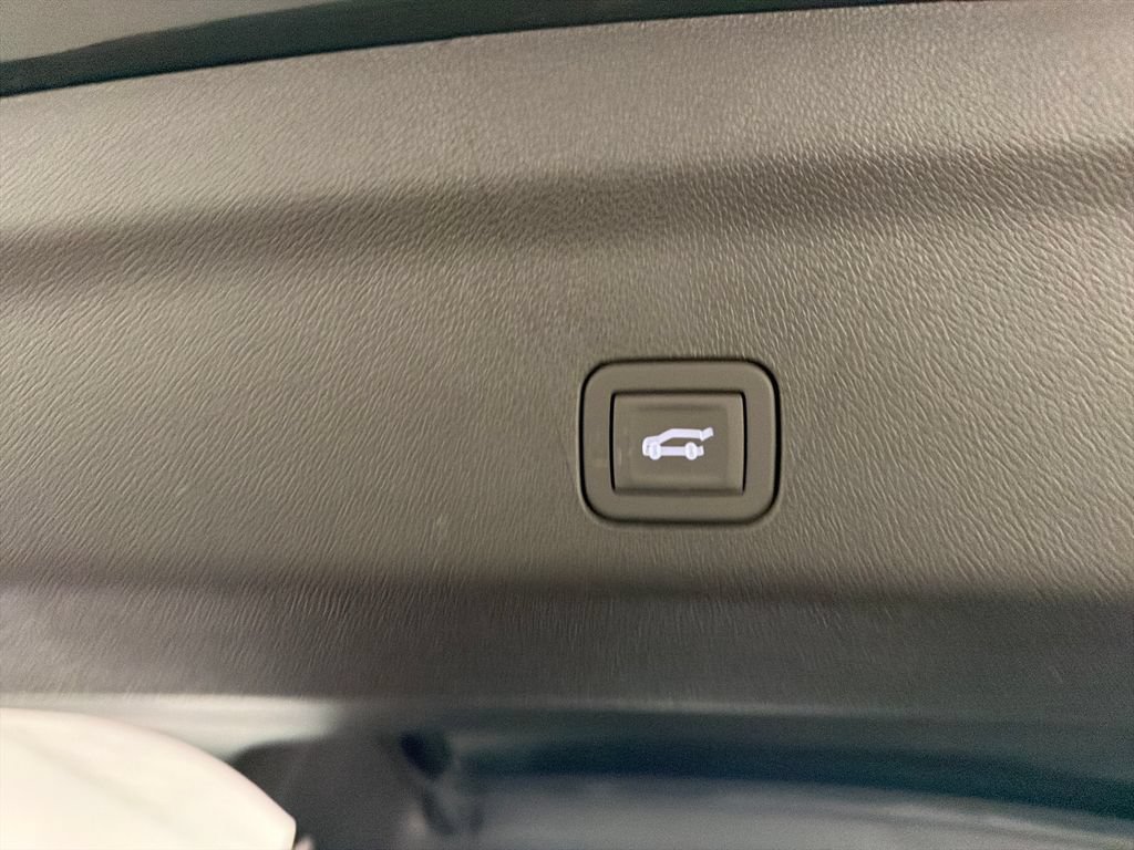 New 2026 GMC Yukon XL AT4 Ultimate w/ LPO, Floor Liner Package AWD/4WD image 9