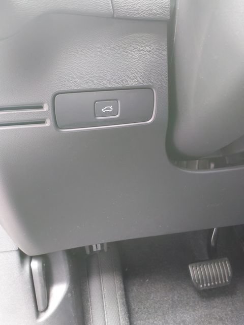 Certified 2026 Volvo XC40 B5 Plus AWD/4WD image 20