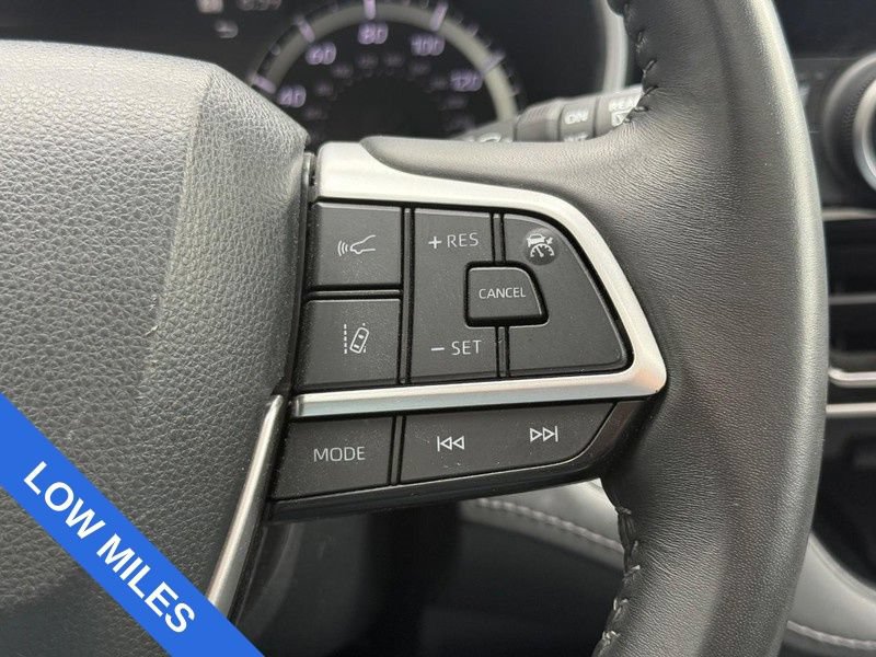 Used 2023 Toyota Highlander XLE AWD/4WD image 18