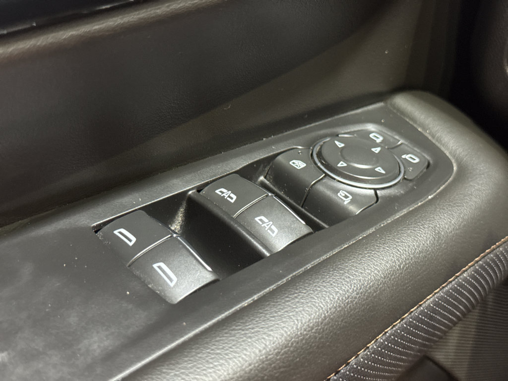 Used 2025 Chevrolet Suburban High Country AWD/4WD image 37