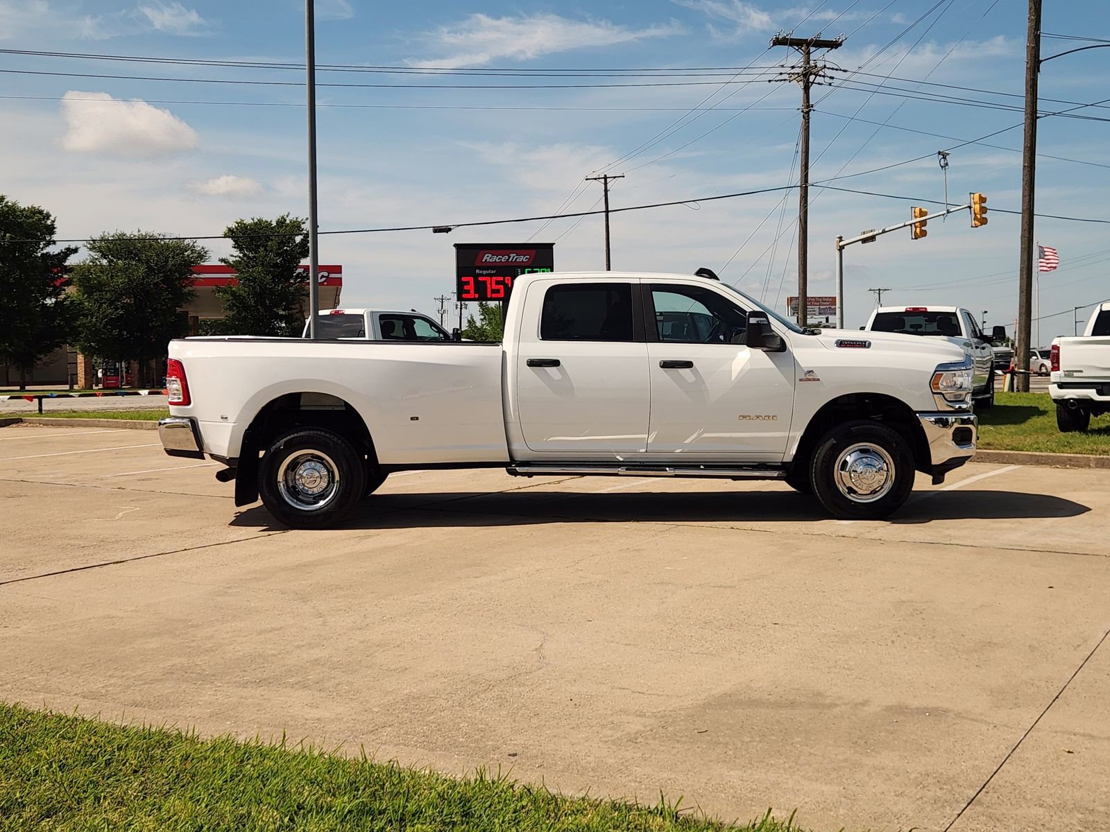 Used 2024 RAM 3500 Big Horn AWD/4WD image 7
