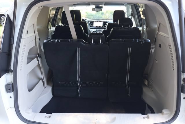Used 2024 Chrysler Pacifica Touring-L FWD image 21