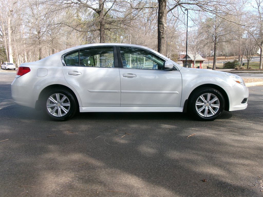 Used 2011 Subaru Legacy 2.5i Premium image 6