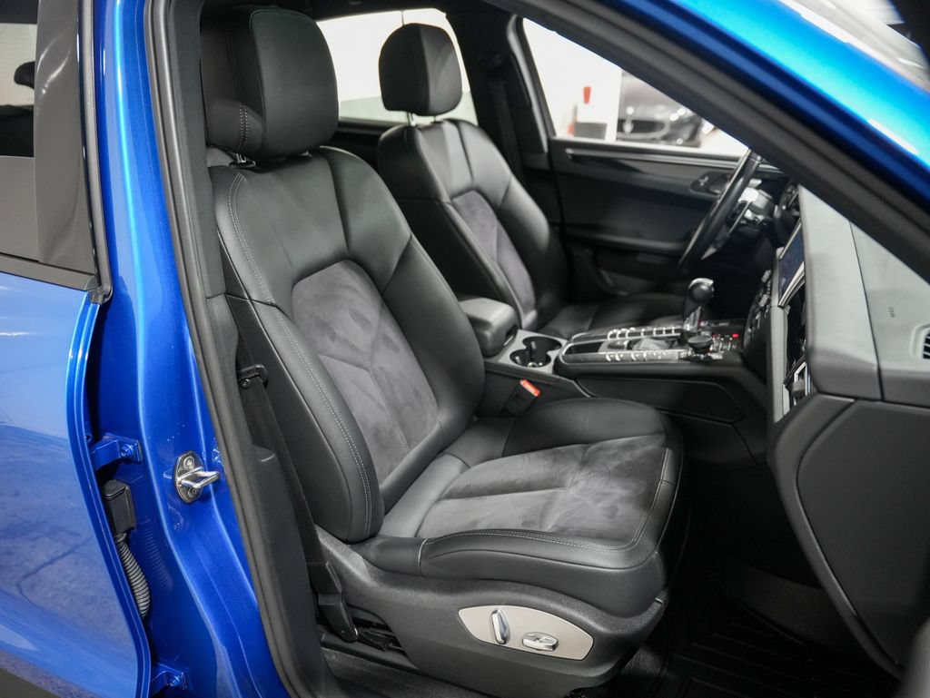 Used 2020 Porsche Macan AWD/4WD image 24