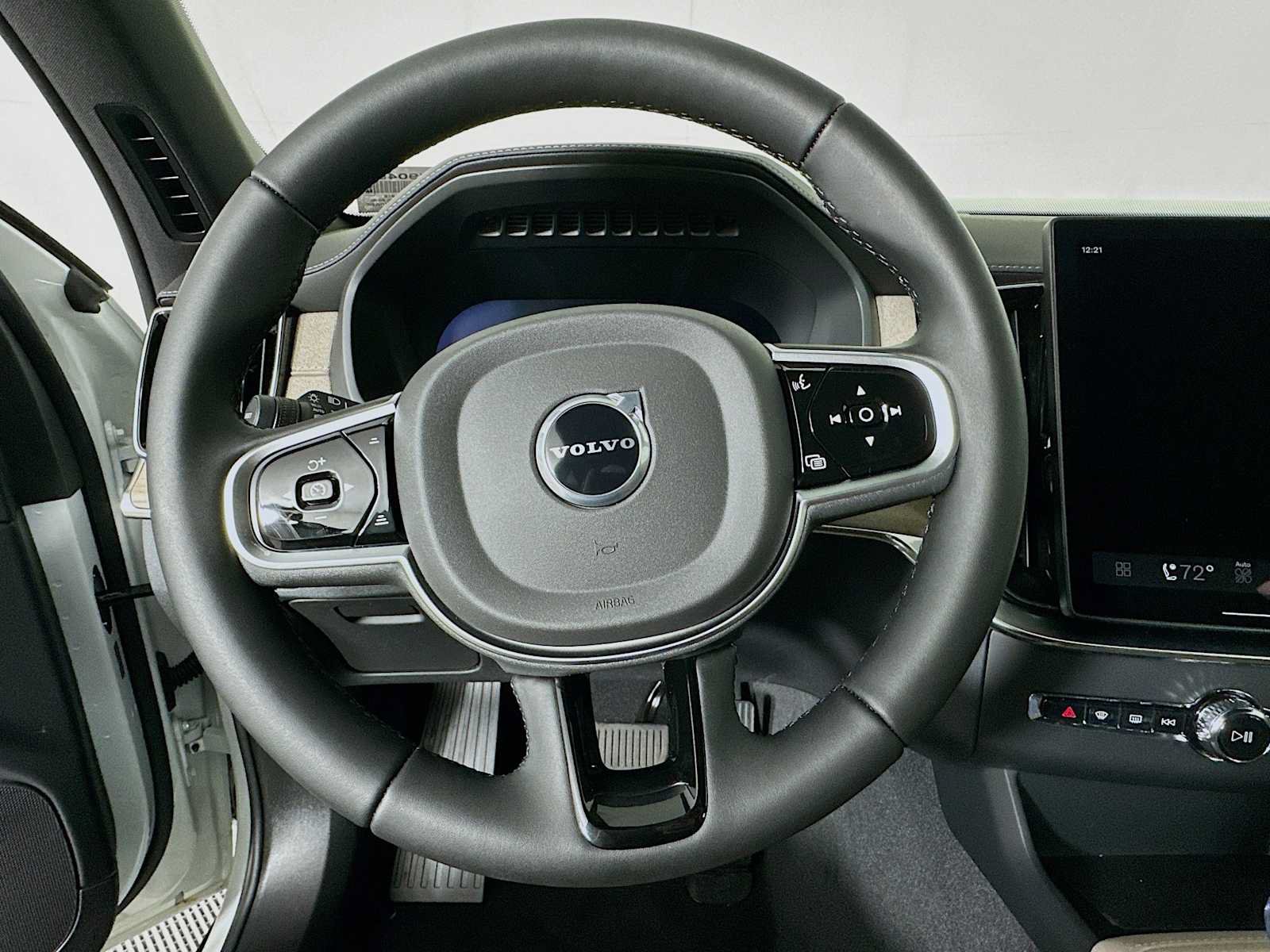 New 2026 Volvo XC90 B5 Plus w/ Protection Package AWD/4WD image 11
