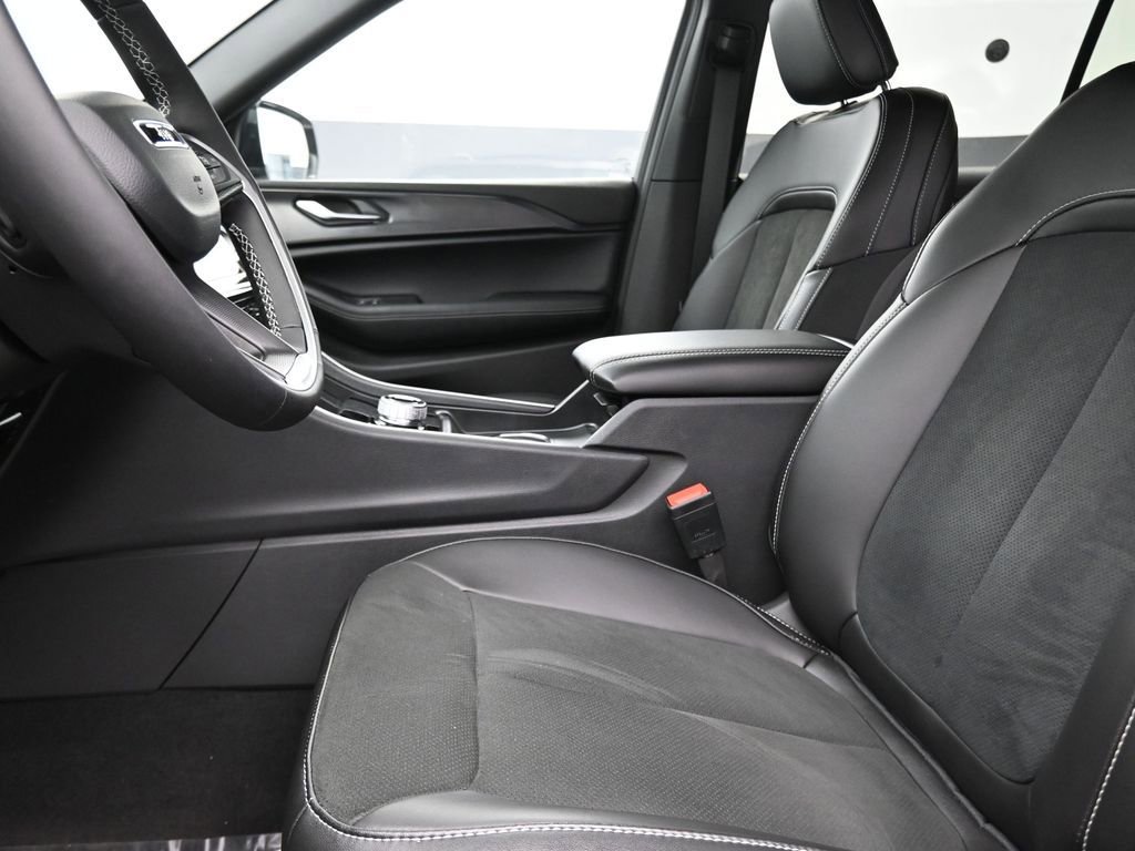 New 2025 Jeep Grand Cherokee L Altitude image 13