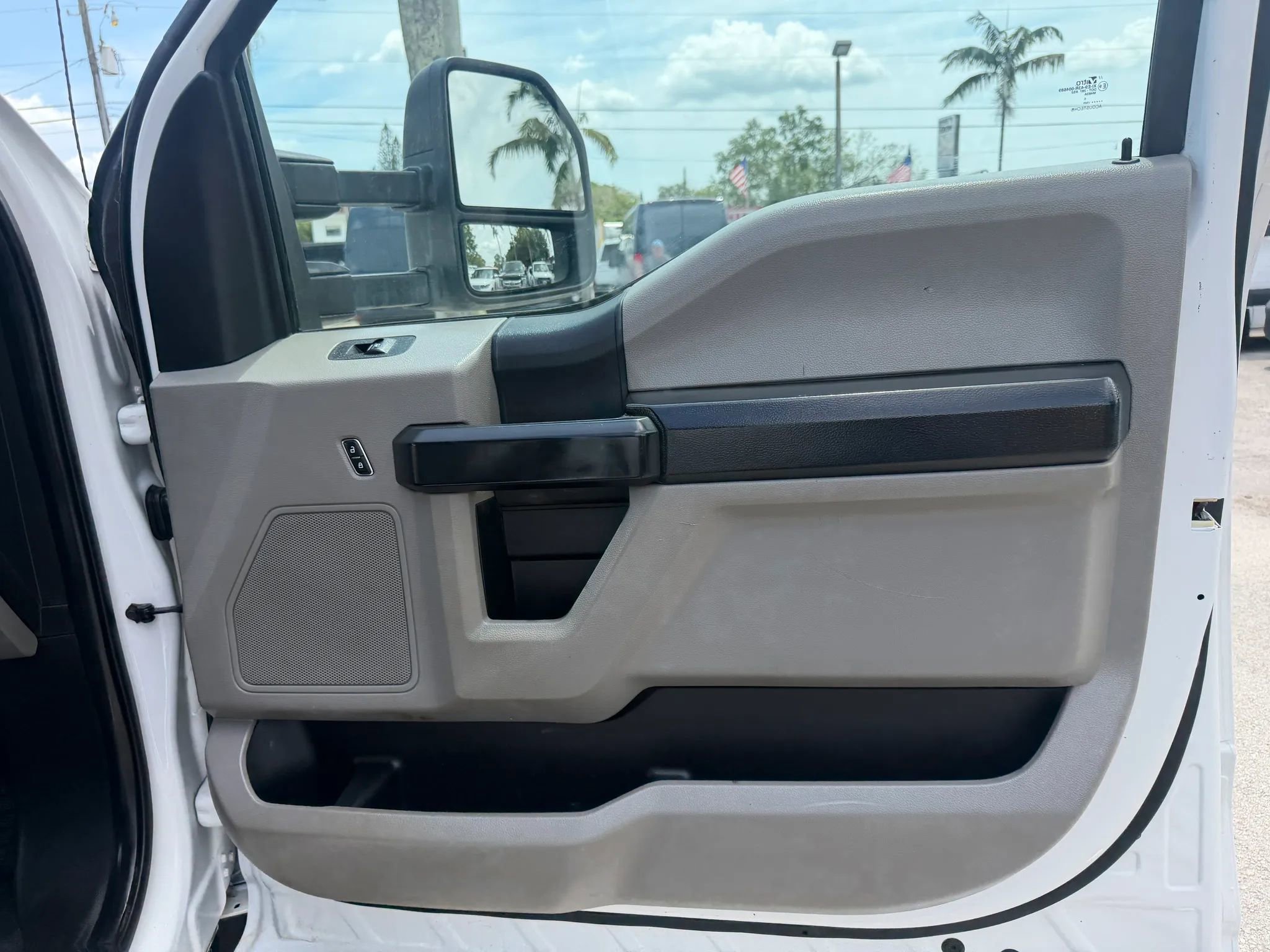 Used 2017 Ford F550 4x4 Crew Cab Super Duty image 17