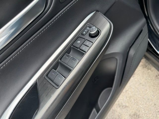 Used 2023 Toyota Venza XLE image 19