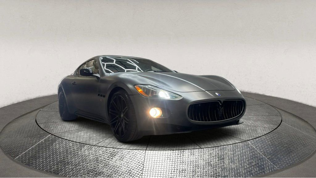 Used 2011 Maserati GranTurismo S image 2