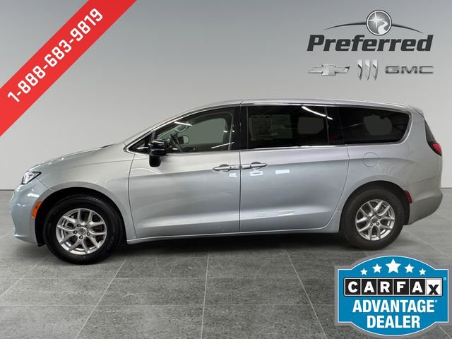 Used 2024 Chrysler Pacifica Touring-L FWD image 10