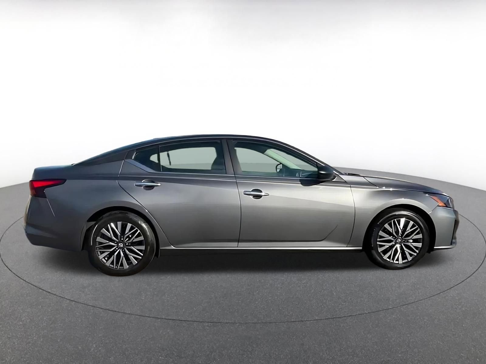 Used 2025 Nissan Altima 2.5 SV image 16