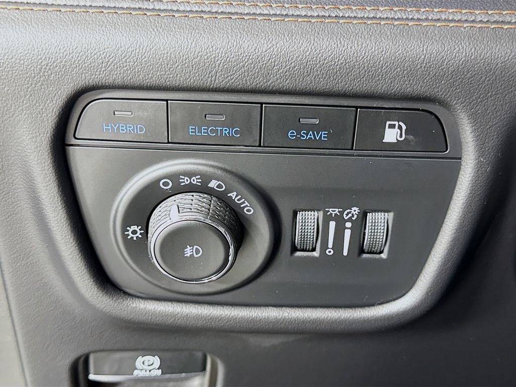 Used 2023 Jeep Grand Cherokee Summit AWD/4WD image 23