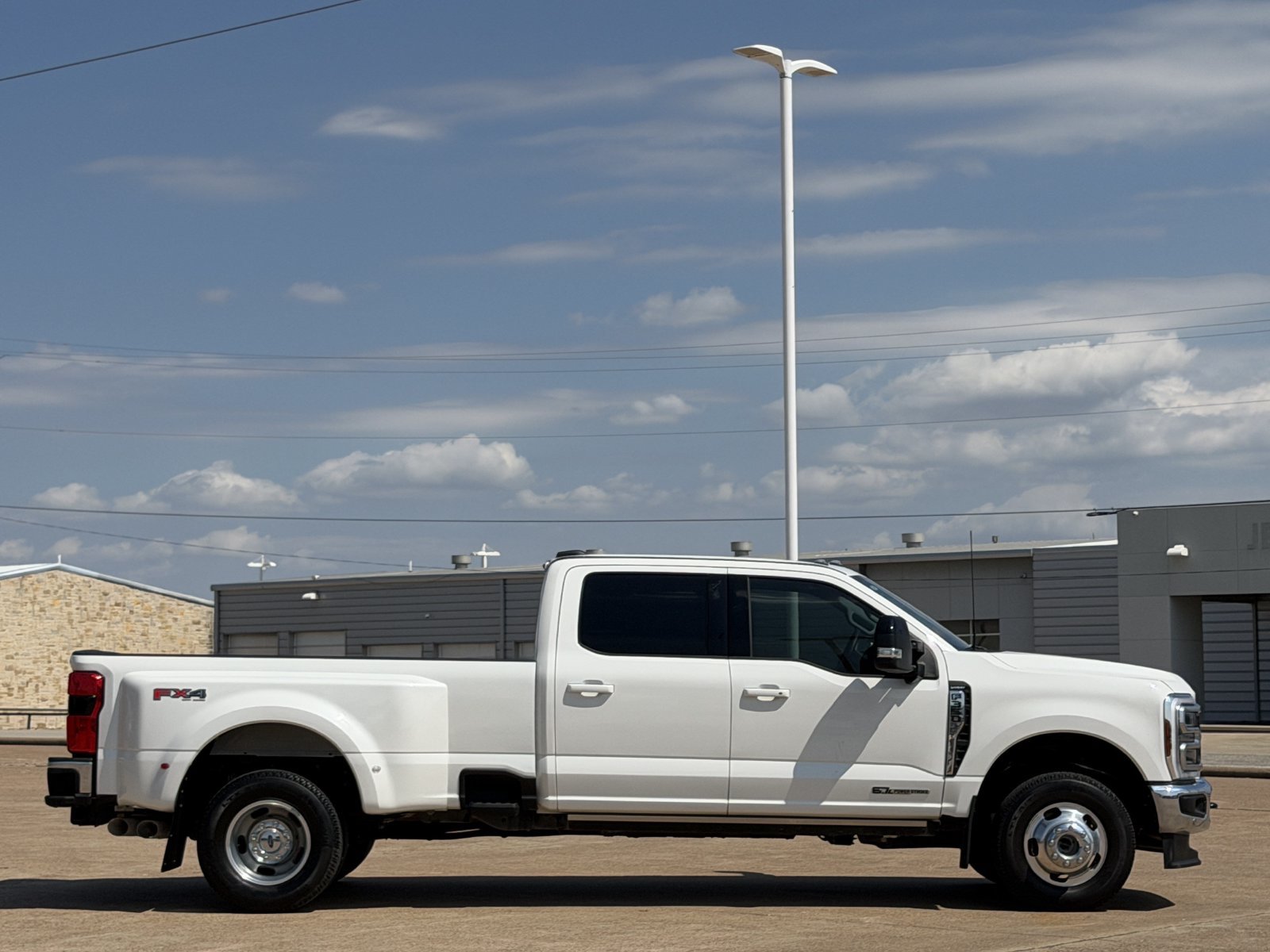 Used 2025 Ford F350 Lariat w/ Lariat Ultimate Package AWD/4WD image 3