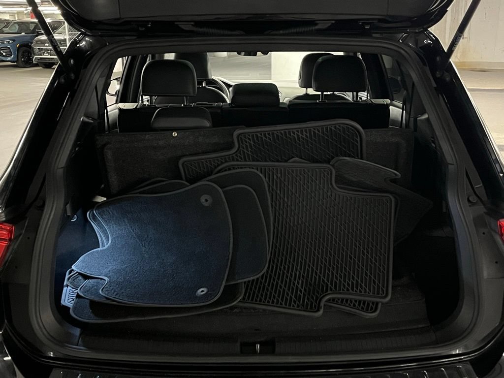 Certified 2023 Volkswagen Tiguan SE R-Line FWD image 36
