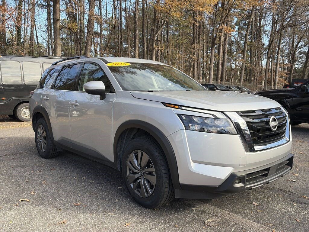 Certified 2025 Nissan Pathfinder SV image 7