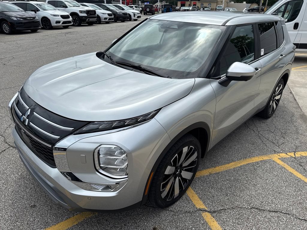 Used 2025 Mitsubishi Outlander SE AWD/4WD image 9