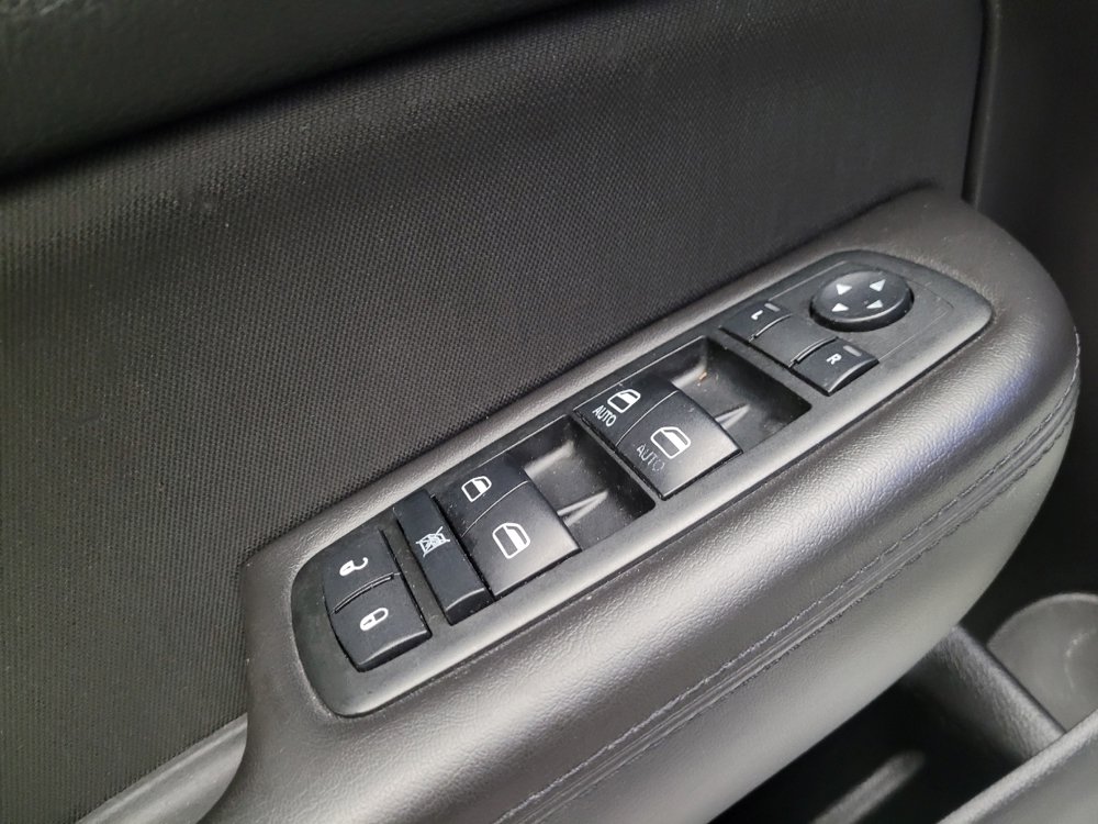 Used 2015 Chrysler 200 Limited w/ Convenience Group FWD image 27