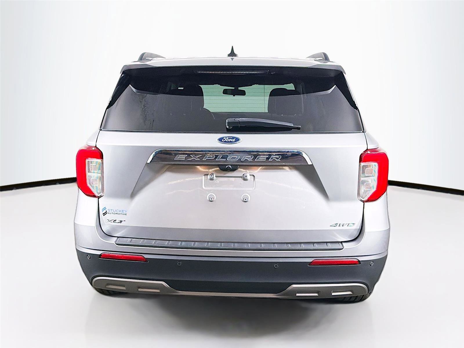 Used 2021 Ford Explorer XLT w/ Equipment Group 202A image 6