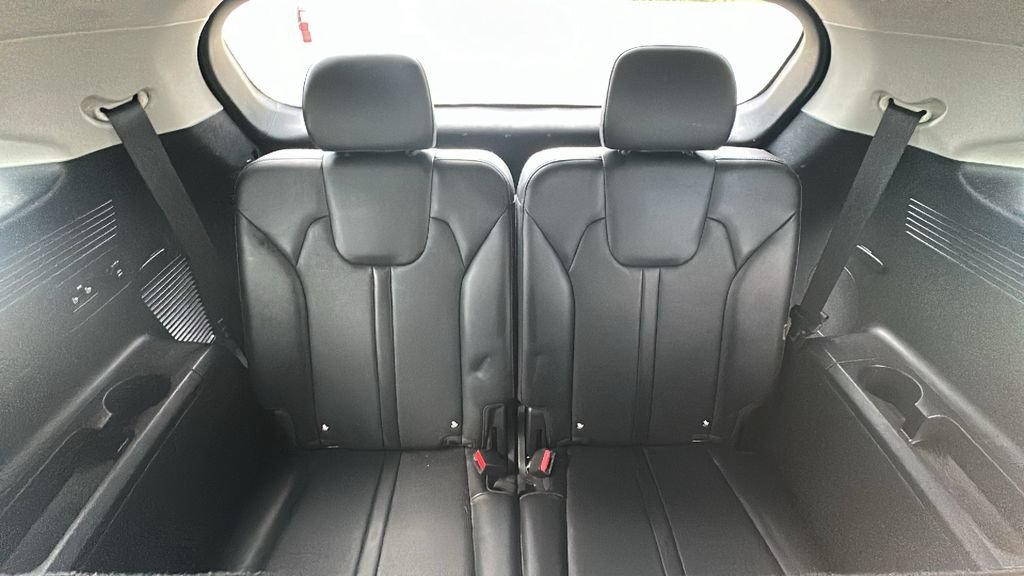 Used 2024 Kia Sorento S FWD image 31
