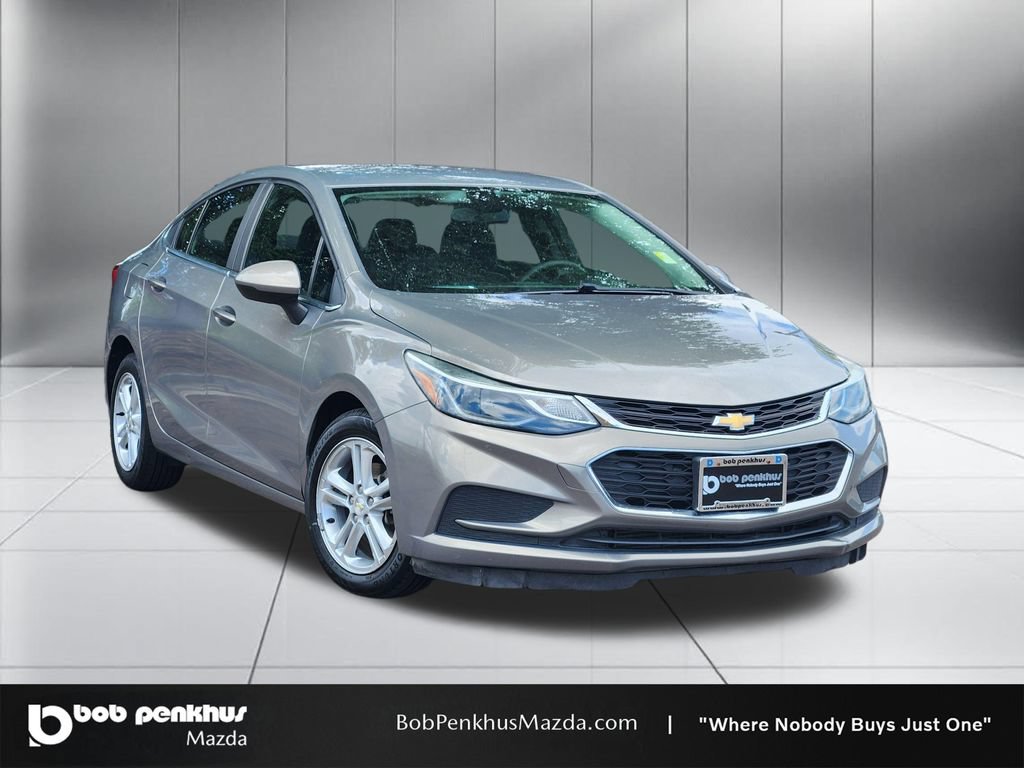 Used 2018 Chevrolet Cruze LT FWD image 1