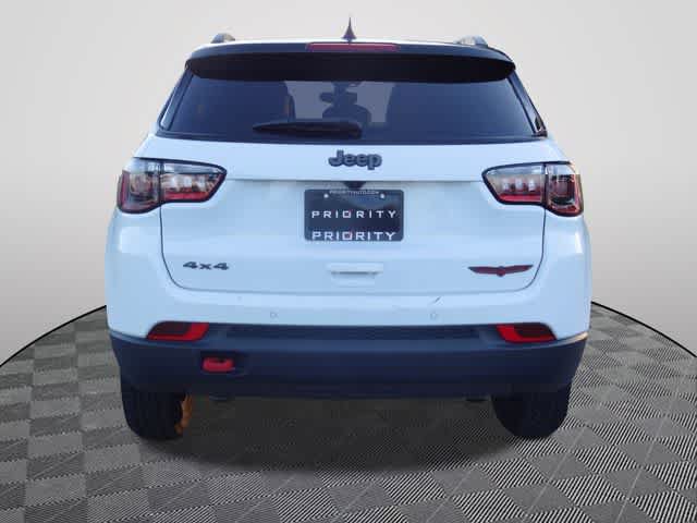 Used 2025 Jeep Compass Trailhawk AWD/4WD image 3