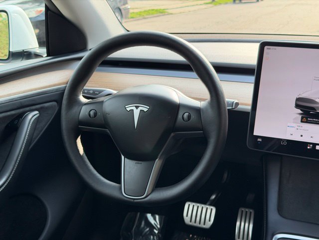 Used 2024 Tesla Model Y Performance AWD/4WD image 28