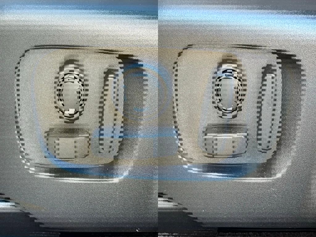 Used 2026 Land Rover Range Rover Velar Dynamic SE image 20