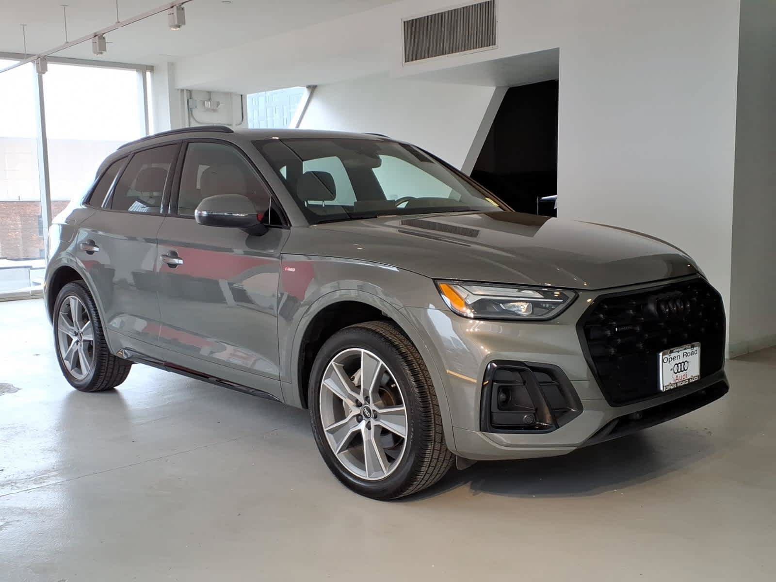 Certified 2025 Audi Q5 2.0T Premium AWD/4WD image 3