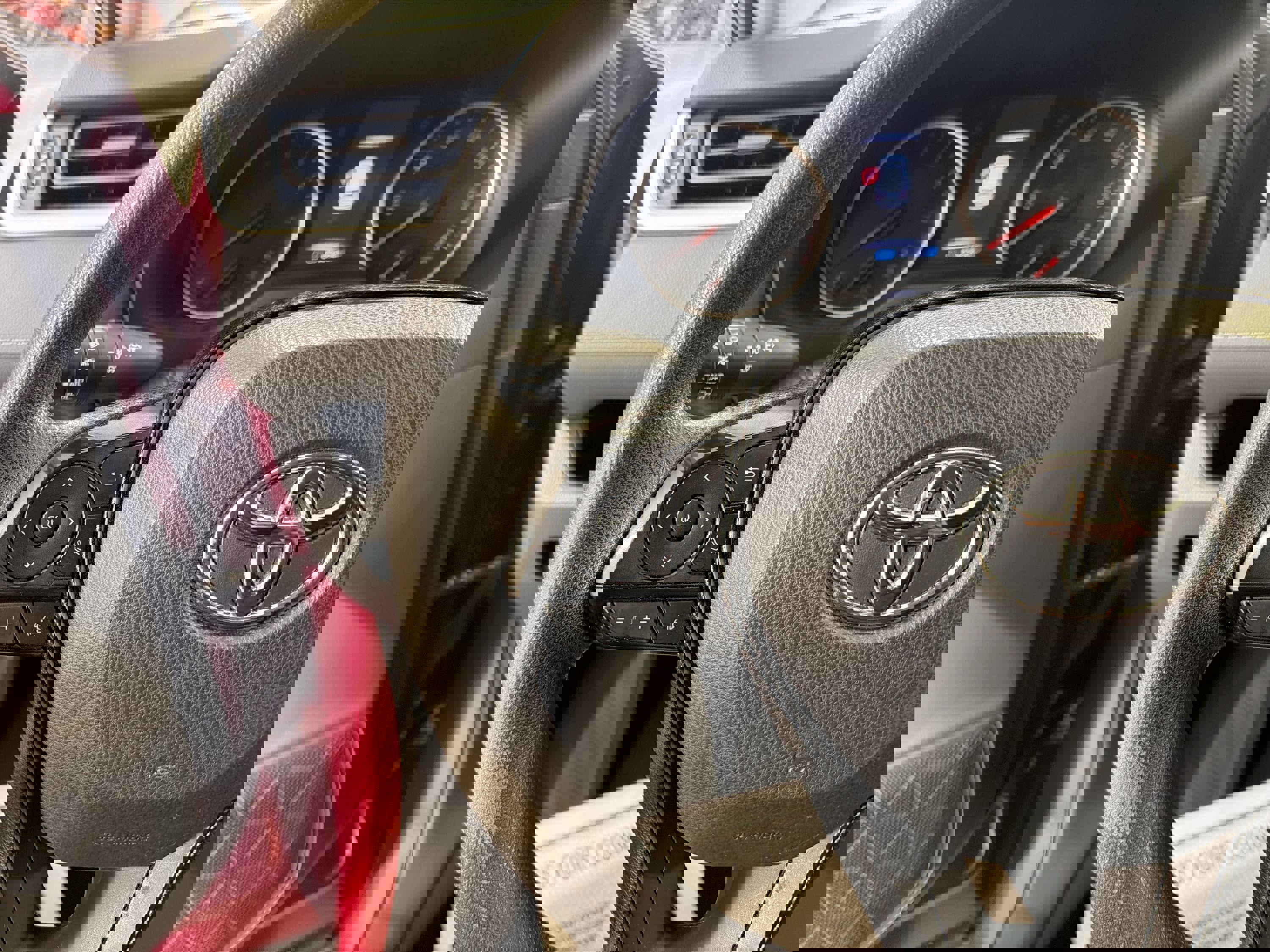 Used 2021 Toyota RAV4 XLE image 14