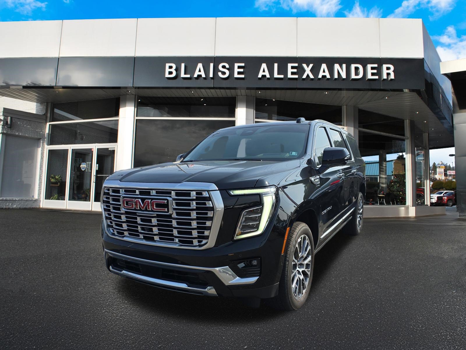 Used 2025 GMC Yukon XL Denali w/ Denali Reserve Package AWD/4WD image 9