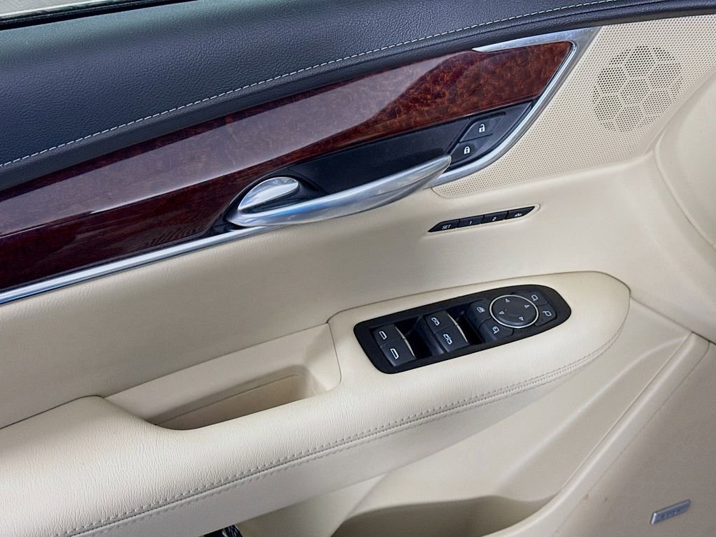 Used 2018 Cadillac XT5 Luxury w/ Driver Awareness Package image 18