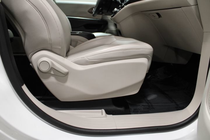 Used 2021 Chrysler Voyager Lxi FWD image 23
