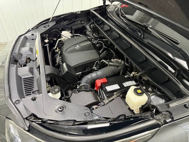 Used 2020 Toyota Highlander LE image 28