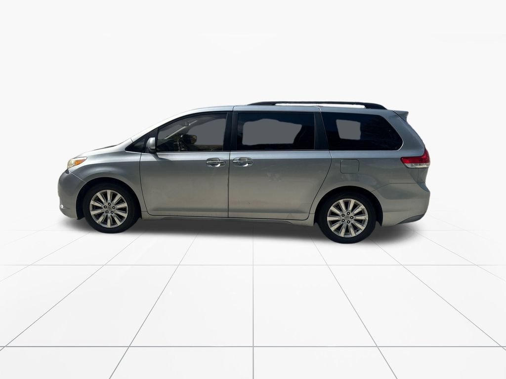 Used 2011 Toyota Sienna Limited FWD video 4