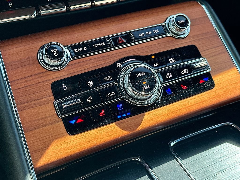 Used 2020 Lincoln Aviator Reserve w/ Elements Package Plus image 14