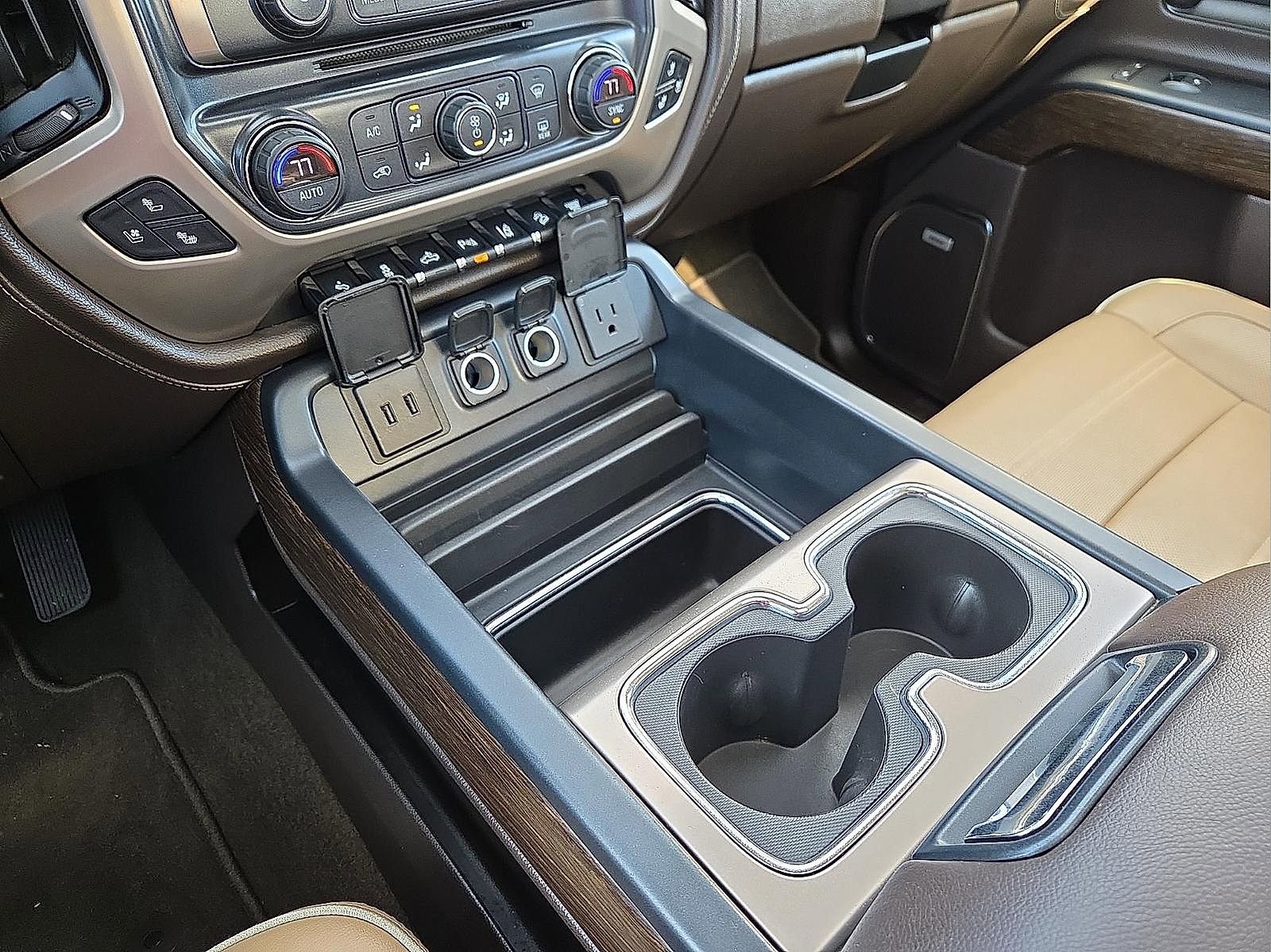 Used 2017 GMC Sierra 3500 Denali w/ Duramax Plus Package image 25