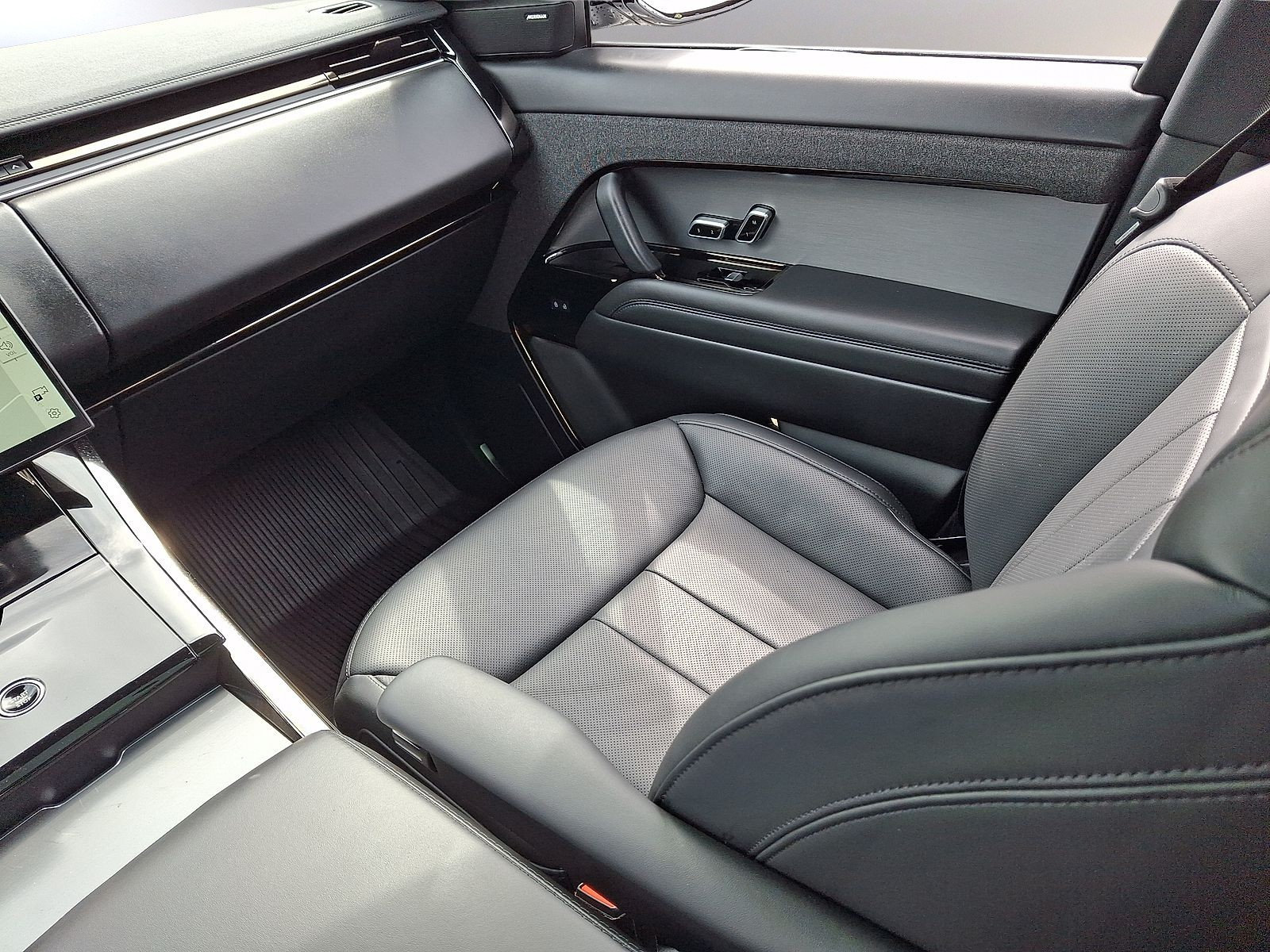 Certified 2025 Land Rover Range Rover Sport SE AWD/4WD image 4