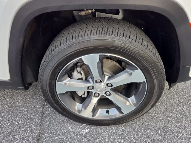 New 2026 Jeep Grand Cherokee Limited w/ Luxury Tech Group II RWD image 11