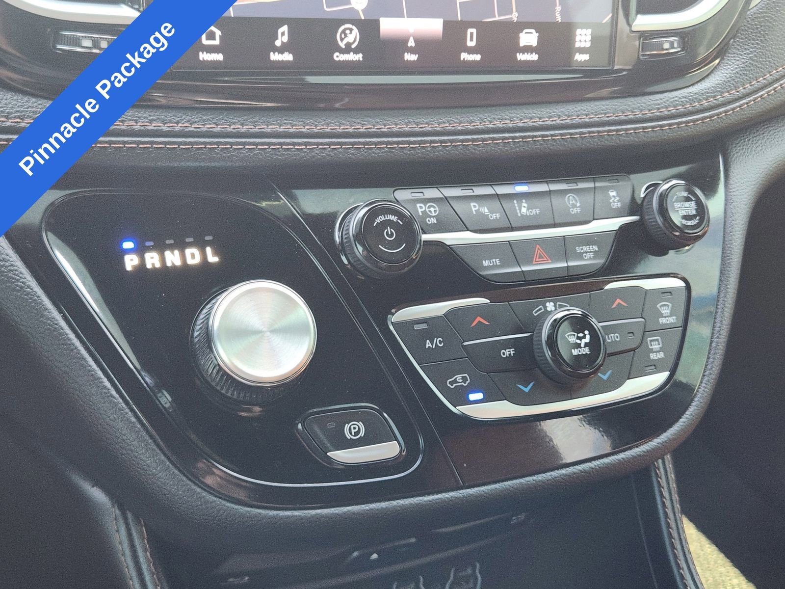 Used 2025 Chrysler Pacifica Pinnacle image 19