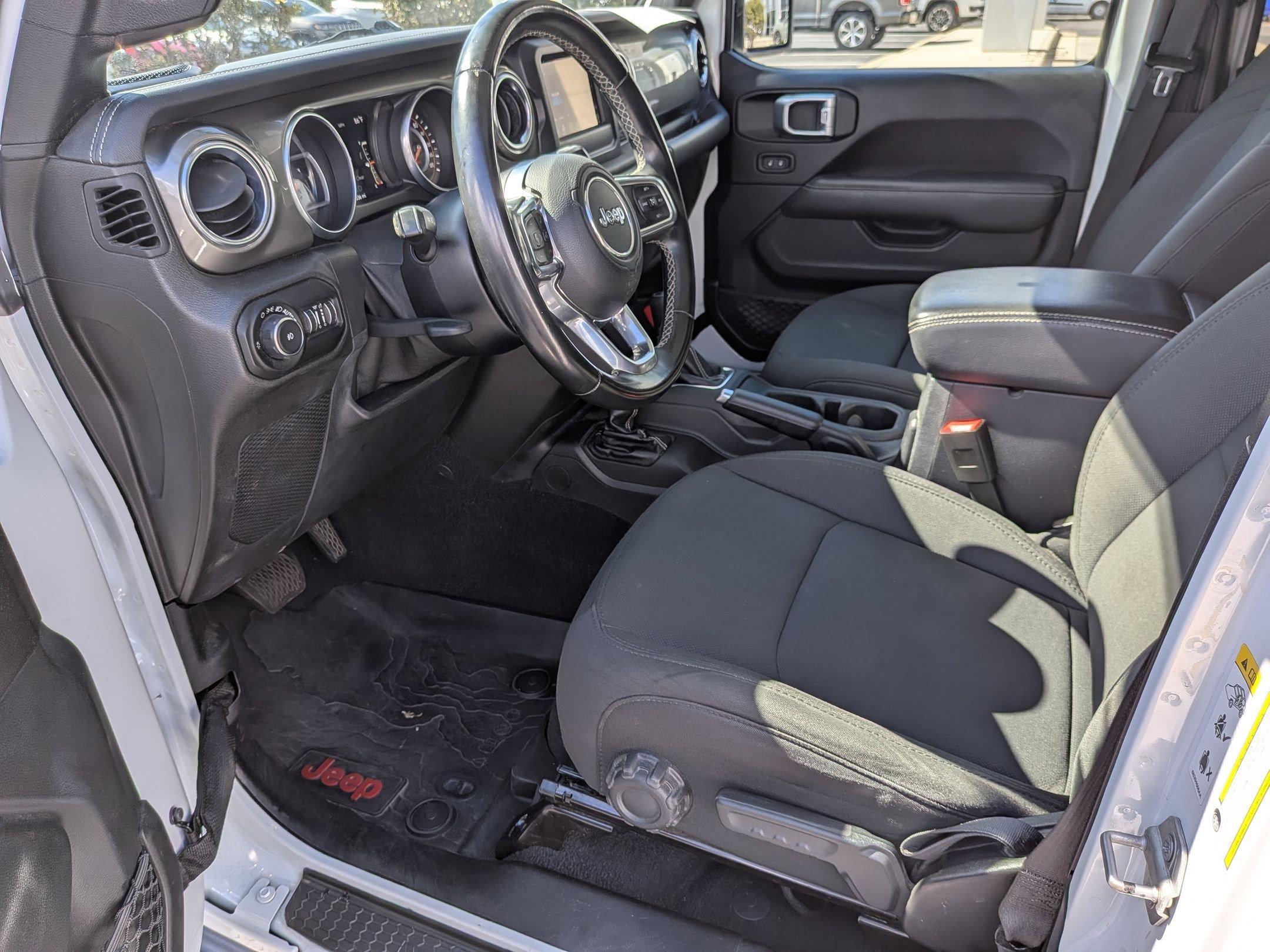 Used 2019 Jeep Wrangler Unlimited Sahara image 13