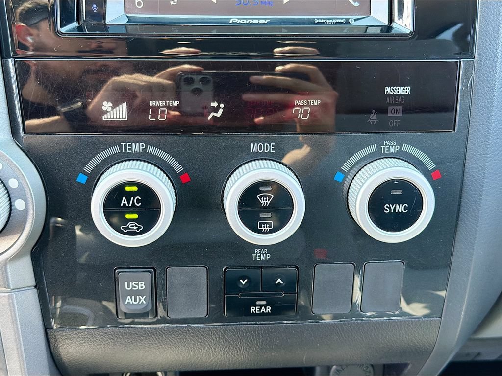 Used 2016 Toyota Sequoia SR5 AWD/4WD image 17