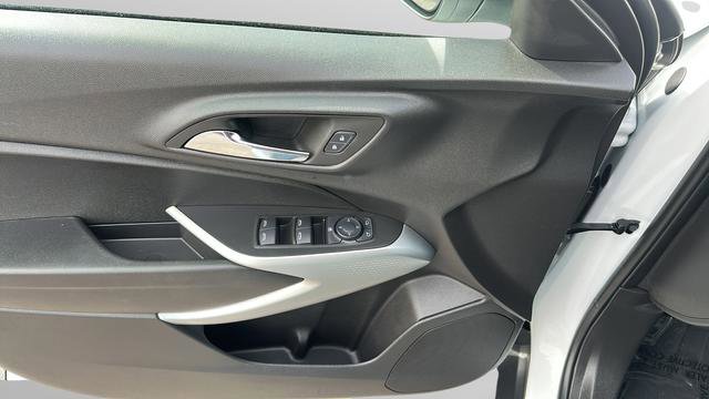 Used 2025 Chevrolet Trax LS FWD image 11