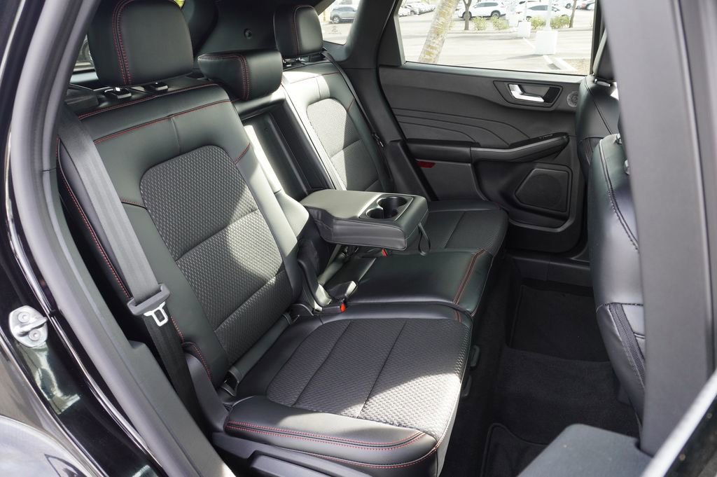 Used 2024 Ford Escape ST-Line Select w/ Tech Pack #2 image 9