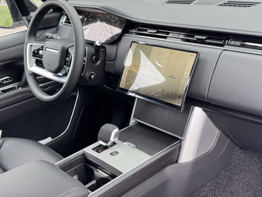 New 2025 Land Rover Range Rover SE image 27