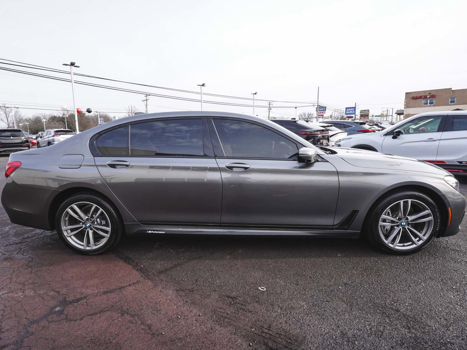 Used 2017 BMW 740i image 4