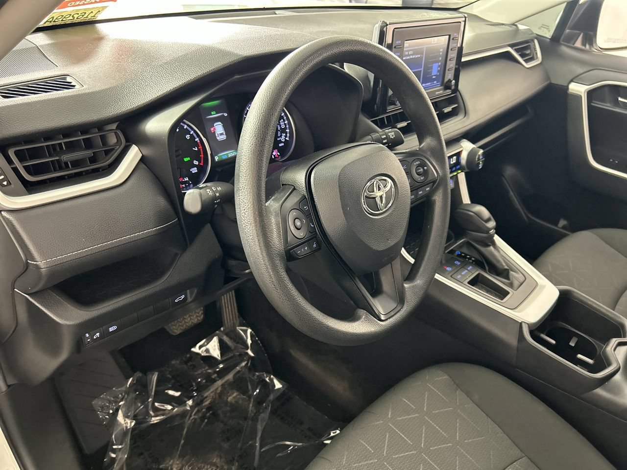 Used 2022 Toyota RAV4 XLE w/ Convenience Package FWD image 12