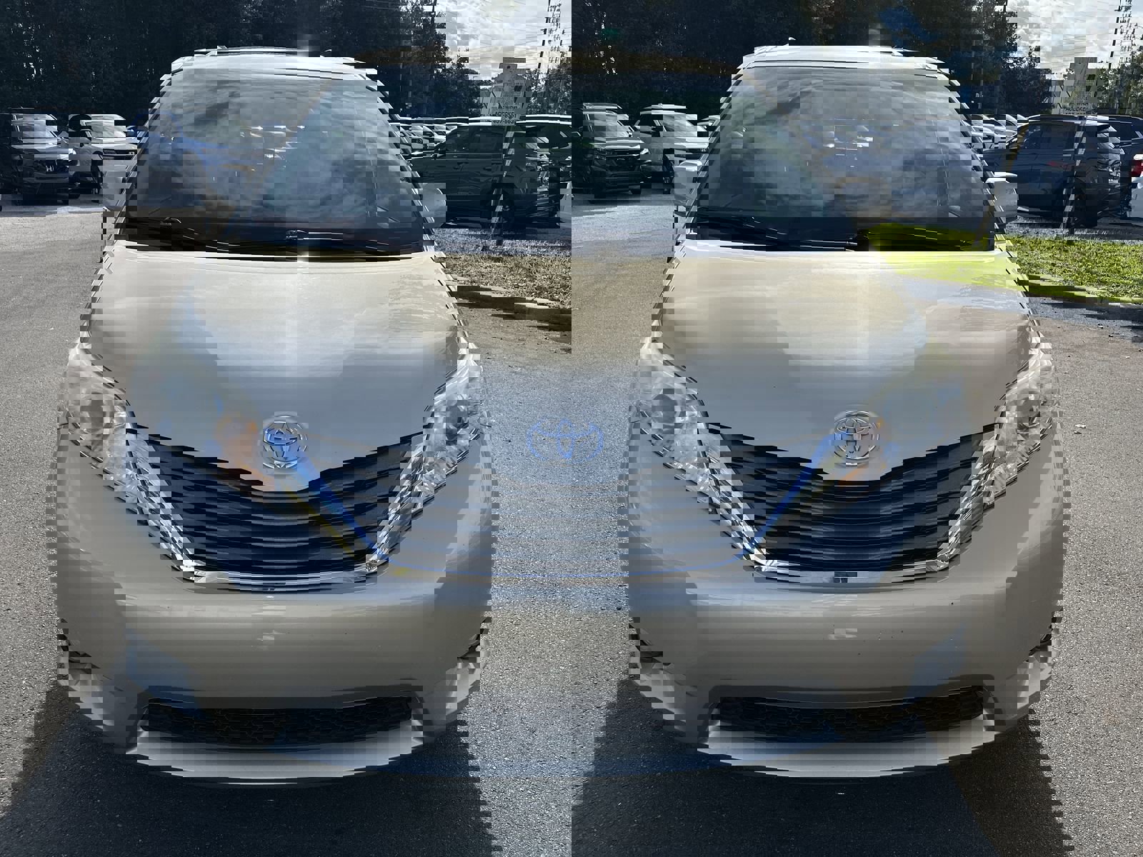 Used 2014 Toyota Sienna XLE image 9