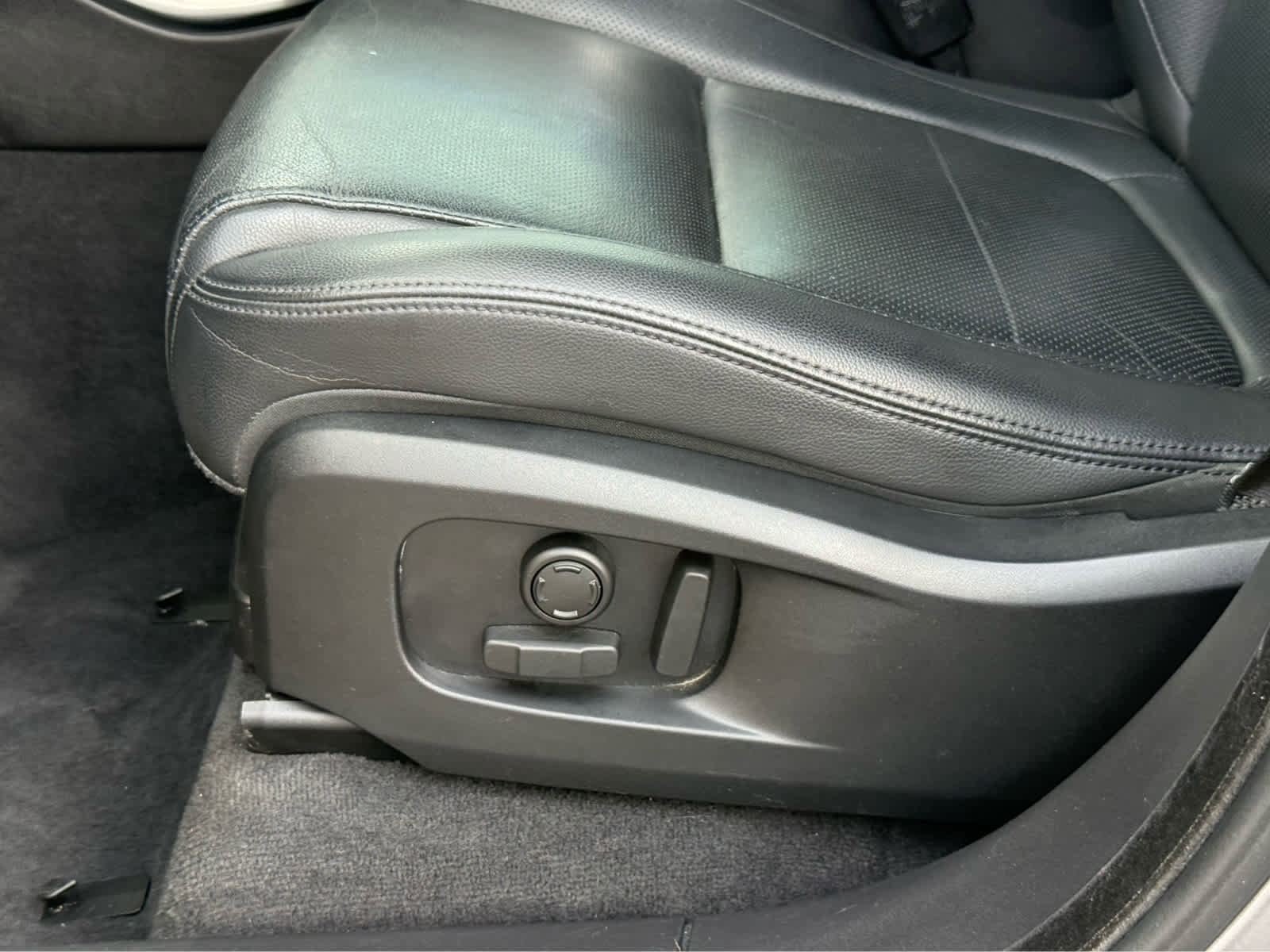 Used 2023 Jaguar F-PACE S image 12