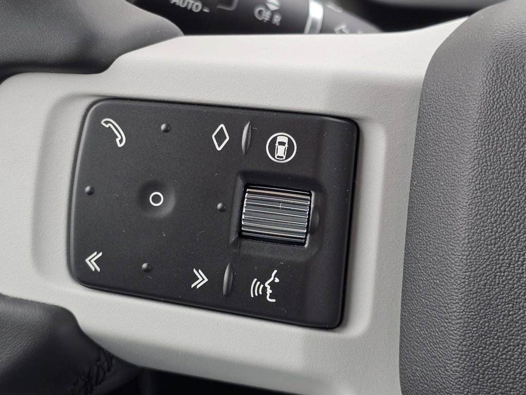 New 2026 Land Rover Defender 110 X-Dynamic SE AWD/4WD image 17