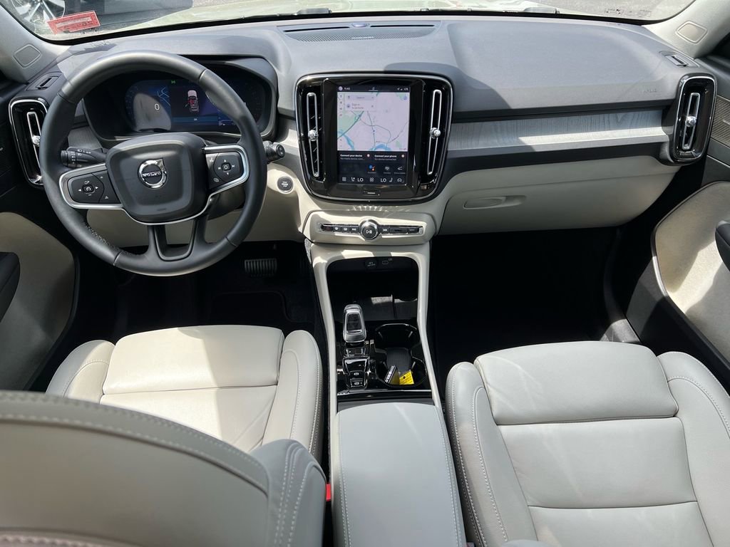Certified 2025 Volvo XC40 B5 Ultra AWD/4WD image 25